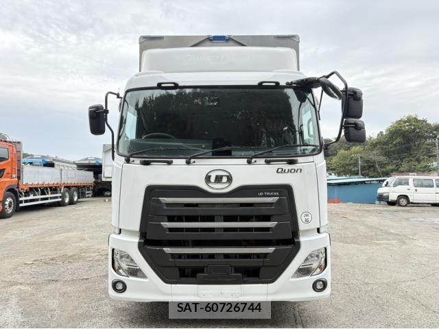Nissan QUON 2023-04 1402960-4