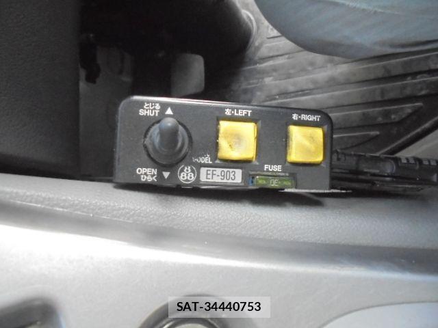Nissan QUON 2015-06 1587048-14