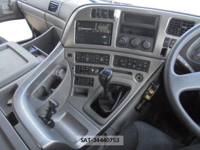 Nissan QUON 2015-06 1587048-16