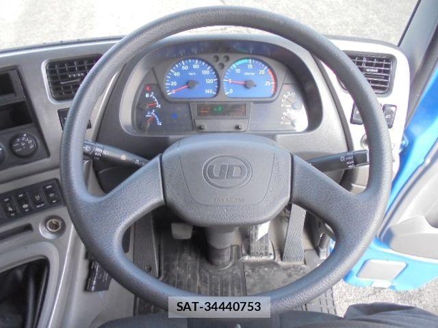 Nissan QUON 2015-06 1587048-1
