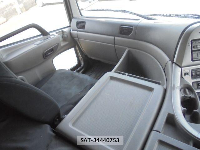 Nissan QUON 2015-06 1587048-20