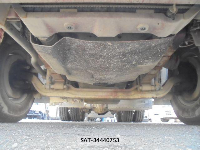 Nissan QUON 2015-06 1587048-22