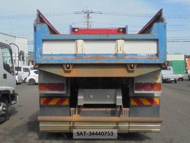 Nissan QUON 2015-06 1587048-25