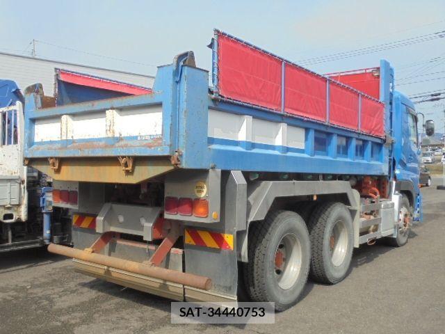 Nissan QUON 2015-06 1587048-2