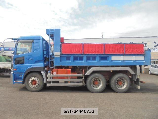 Nissan QUON 2015-06 1587048-4
