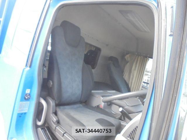 Nissan QUON 2015-06 1587048-8