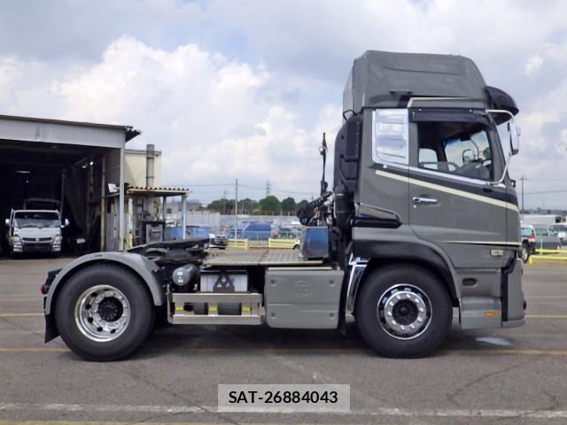 Nissan QUON 2019-03 1745529-3