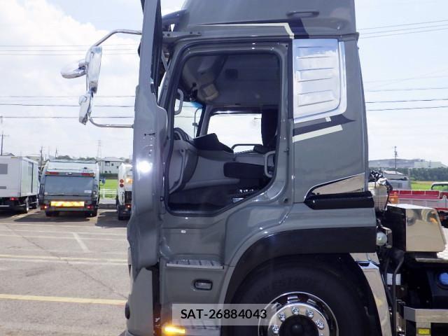 Nissan QUON 2019-03 1745529-7