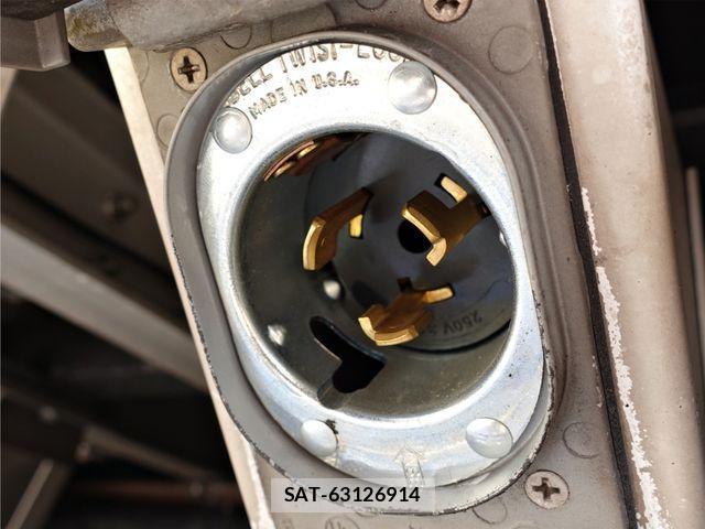 Nissan QUON 2018-10 1873086-25