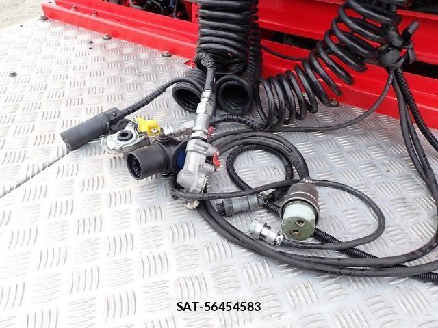 Nissan QUON 2021-09 1905380-9