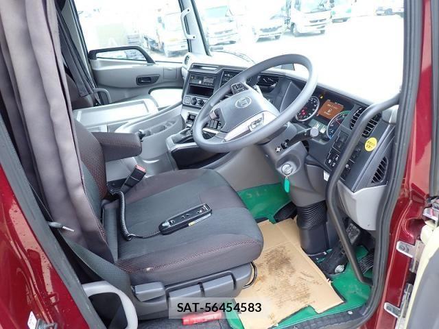 Nissan QUON 2021-09 1905380-12