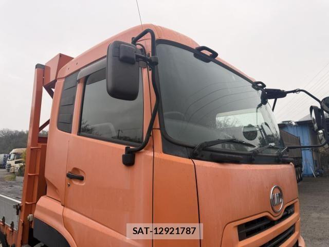 Nissan QUON 2014-11 2084960-9