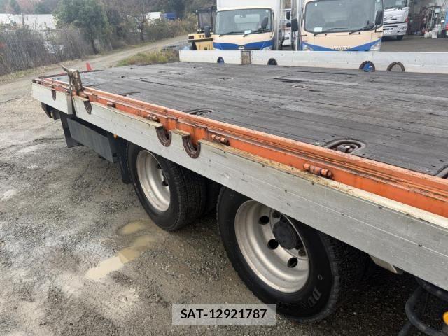 Nissan QUON 2014-11 2084960-17