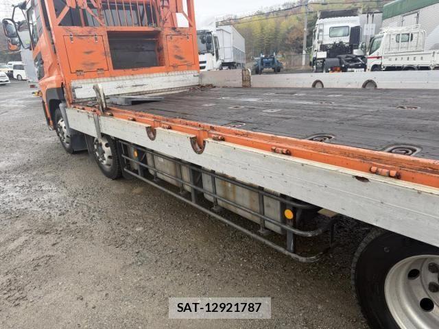 Nissan QUON 2014-11 2084960-20