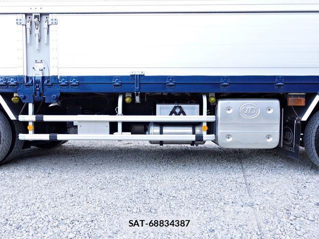 Nissan QUON 2018-04 2100702-16