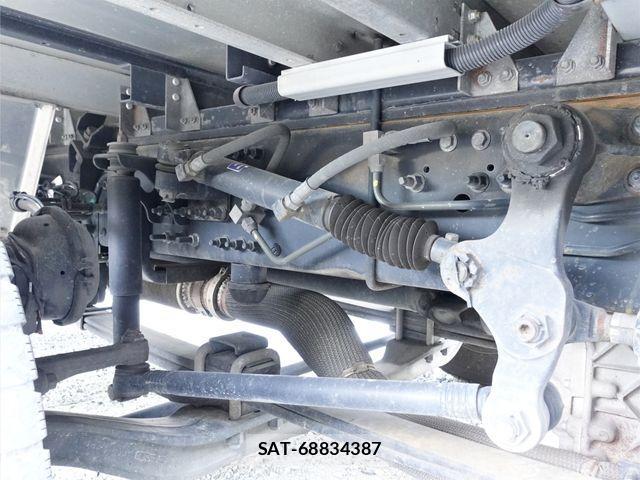 Nissan QUON 2018-04 2100702-17