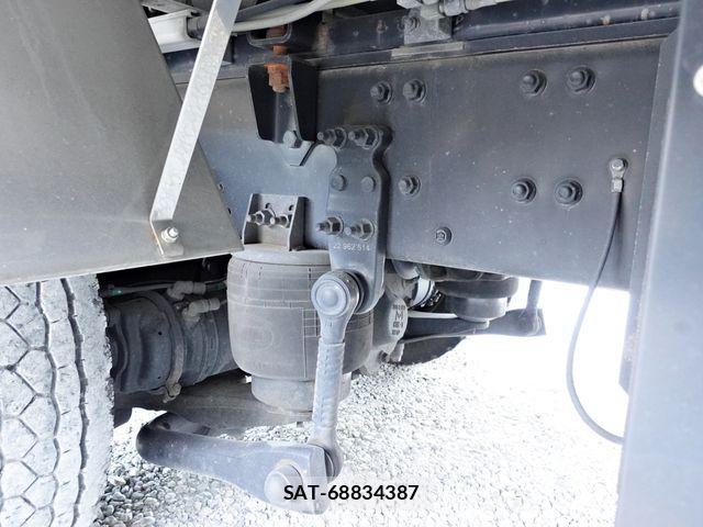 Nissan QUON 2018-04 2100702-18
