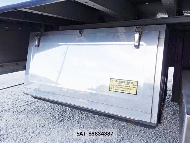 Nissan QUON 2018-04 2100702-21