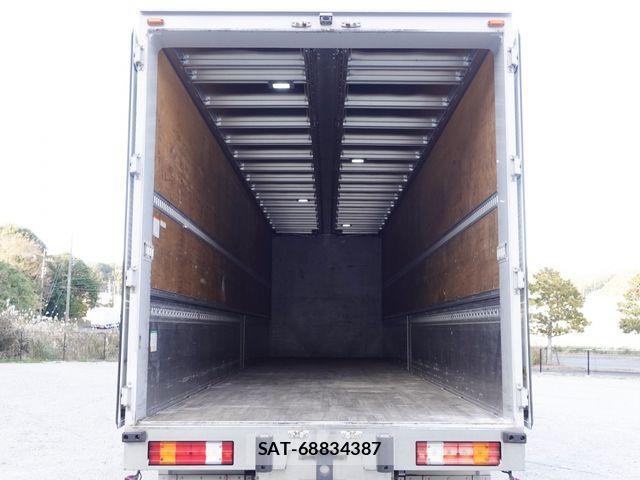 Nissan QUON 2018-04 2100702-8