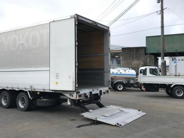 Nissan QUON 2017-12 2103520-14