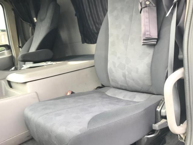 Nissan QUON 2017-12 2103520-21