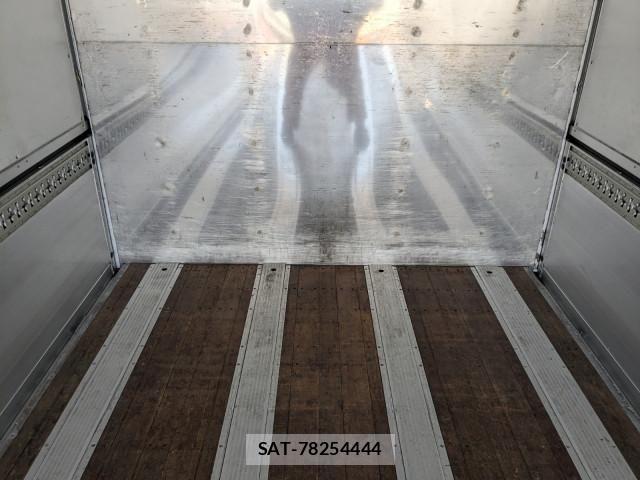 Nissan QUON 2014-10 2317135-13