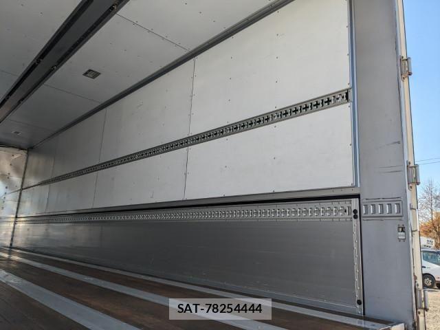 Nissan QUON 2014-10 2317135-17