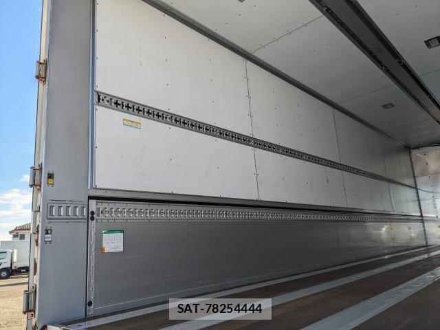 Nissan QUON 2014-10 2317135-18