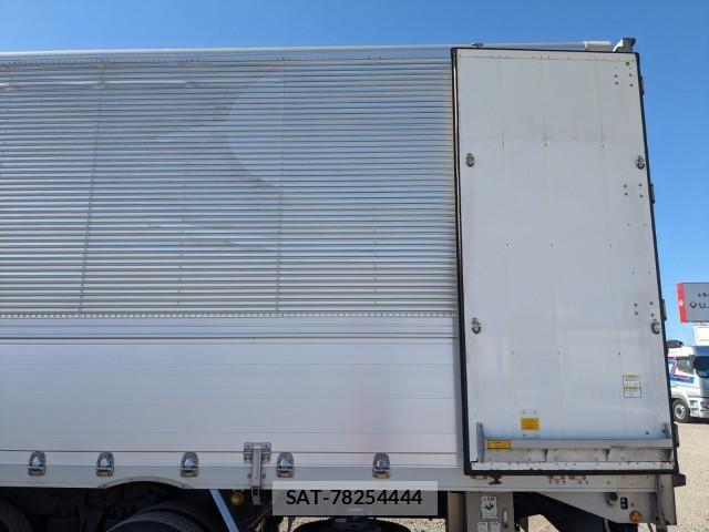 Nissan QUON 2014-10 2317135-19
