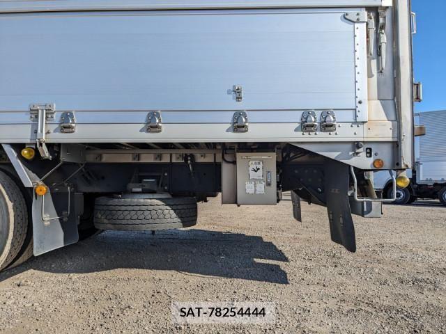 Nissan QUON 2014-10 2317135-20