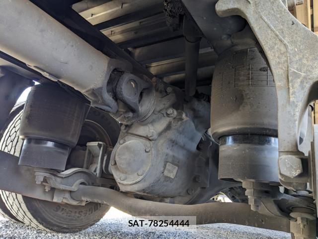 Nissan QUON 2014-10 2317135-24