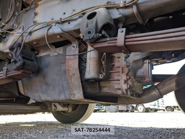 Nissan QUON 2014-10 2317135-25