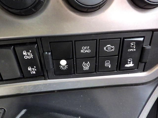 Nissan QUON 2019-05 2385947-16