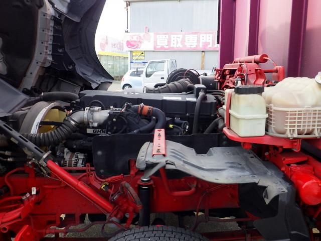 Nissan QUON 2019-05 2385947-23