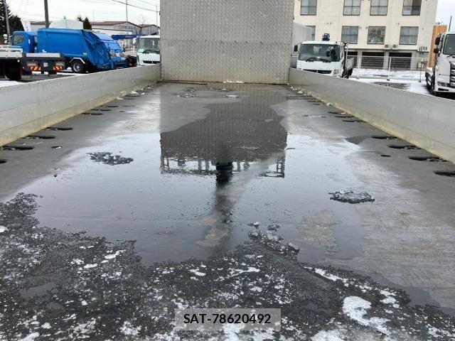 Nissan QUON 2020-07 2487761-6