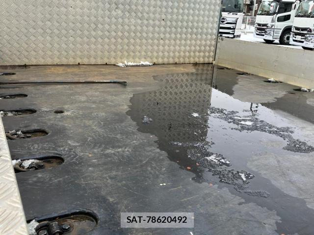 Nissan QUON 2020-07 2487761-7