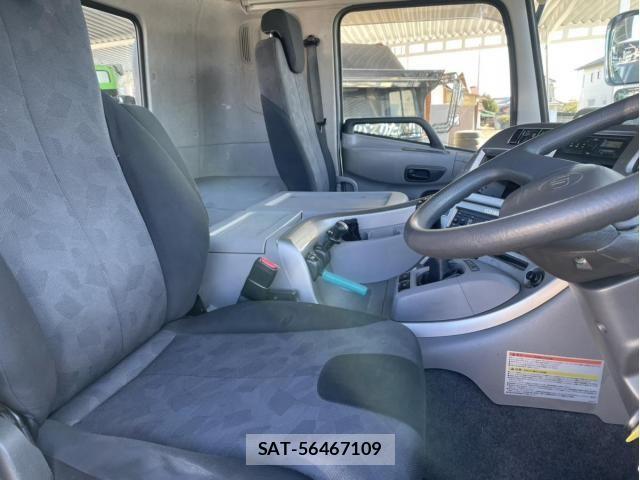 Nissan QUON 2017-06 2674824-16