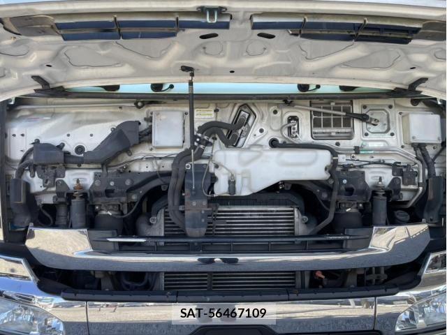 Nissan QUON 2017-06 2674824-25