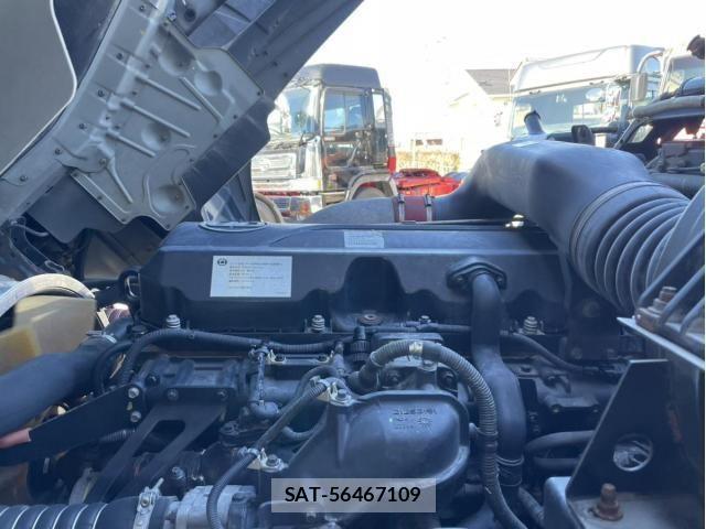 Nissan QUON 2017-06 2674824-26