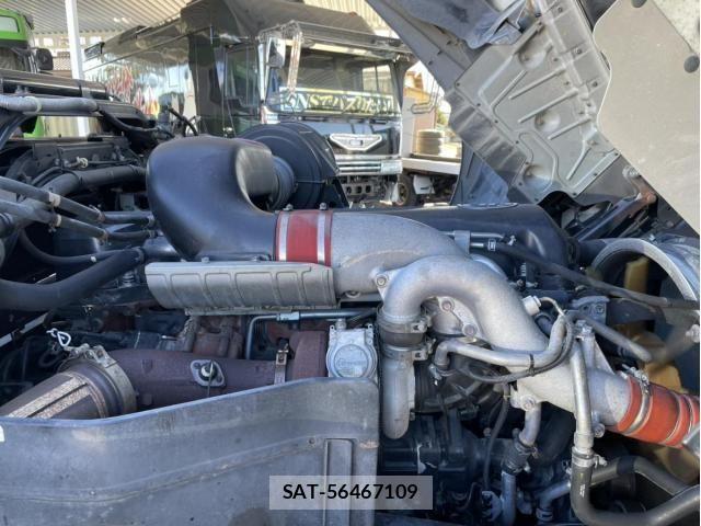 Nissan QUON 2017-06 2674824-28