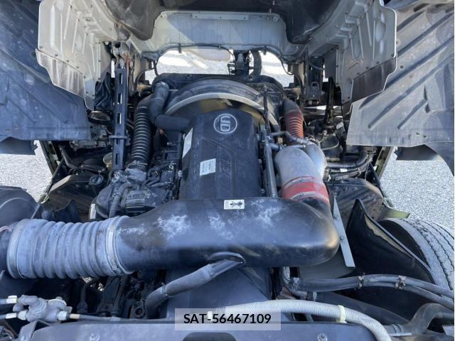 Nissan QUON 2017-06 2674824-29