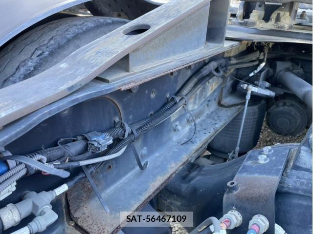 Nissan QUON 2017-06 2674824-8