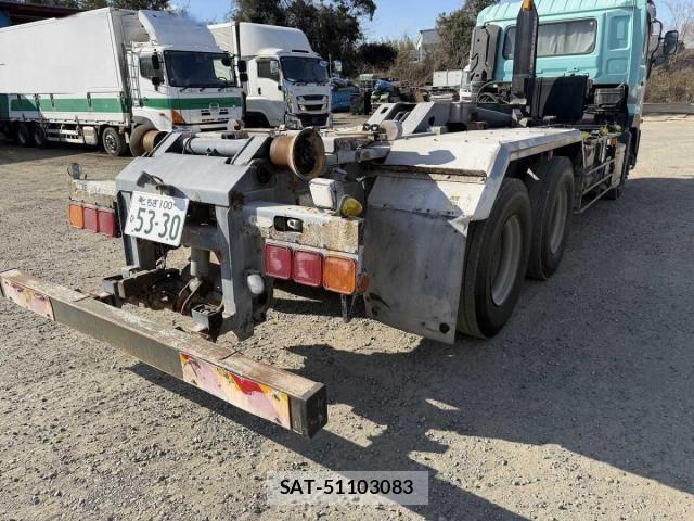 Nissan QUON 2013-06 2674828-10