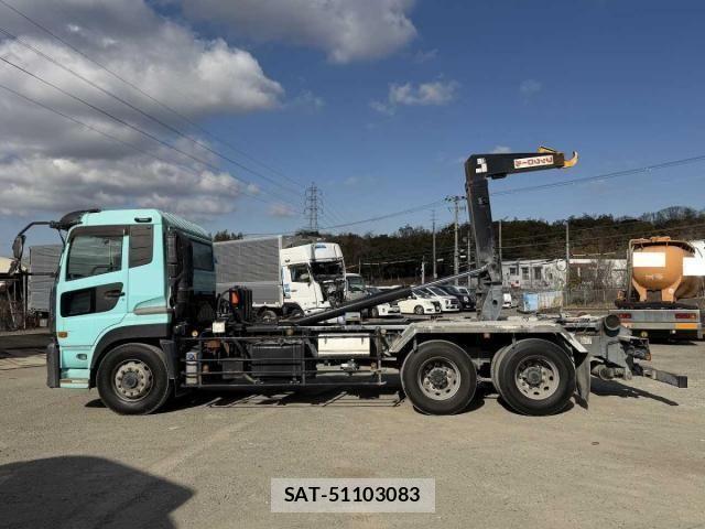 Nissan QUON 2013-06 2674828-18