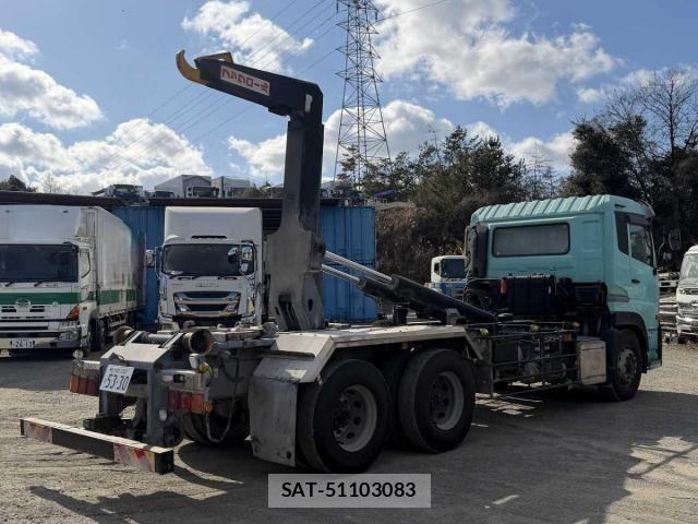 Nissan QUON 2013-06 2674828-21