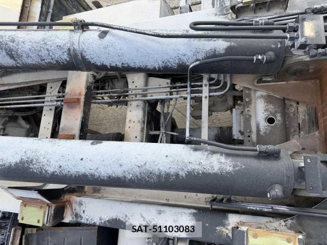 Nissan QUON 2013-06 2674828-23