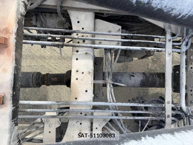 Nissan QUON 2013-06 2674828-24
