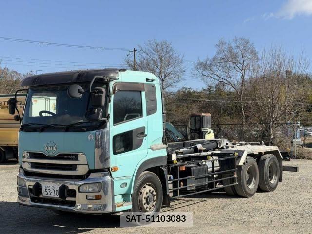 Nissan QUON 2013-06 2674828-2