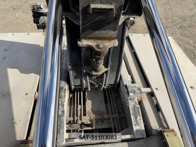 Nissan QUON 2013-06 2674828-29