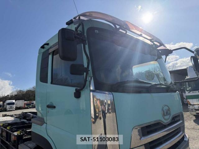 Nissan QUON 2013-06 2674828-7